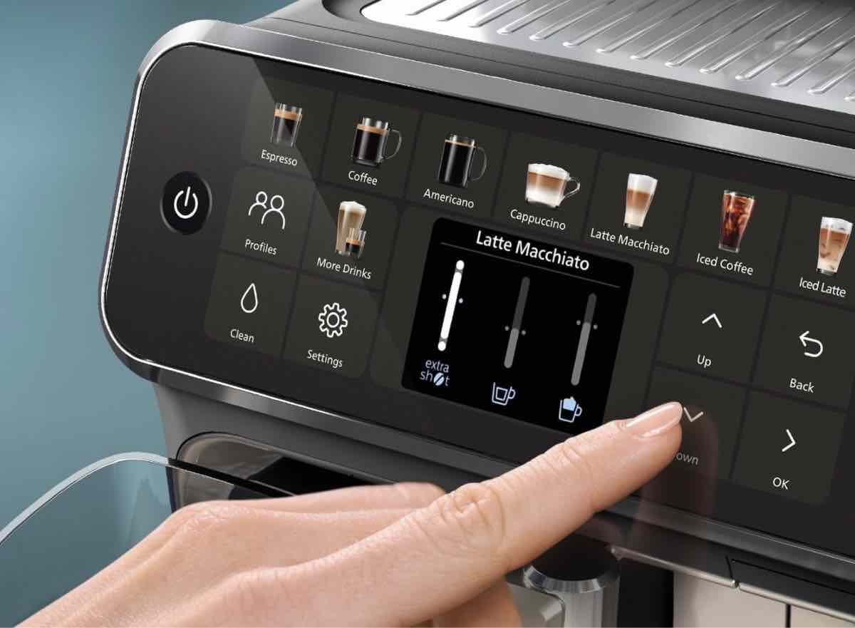 Consigue tu café en un abrir y cerrar de ojos con las nuevas cafeteras superautomáticas de Philips 3 Philips LatteGo 5500 4400