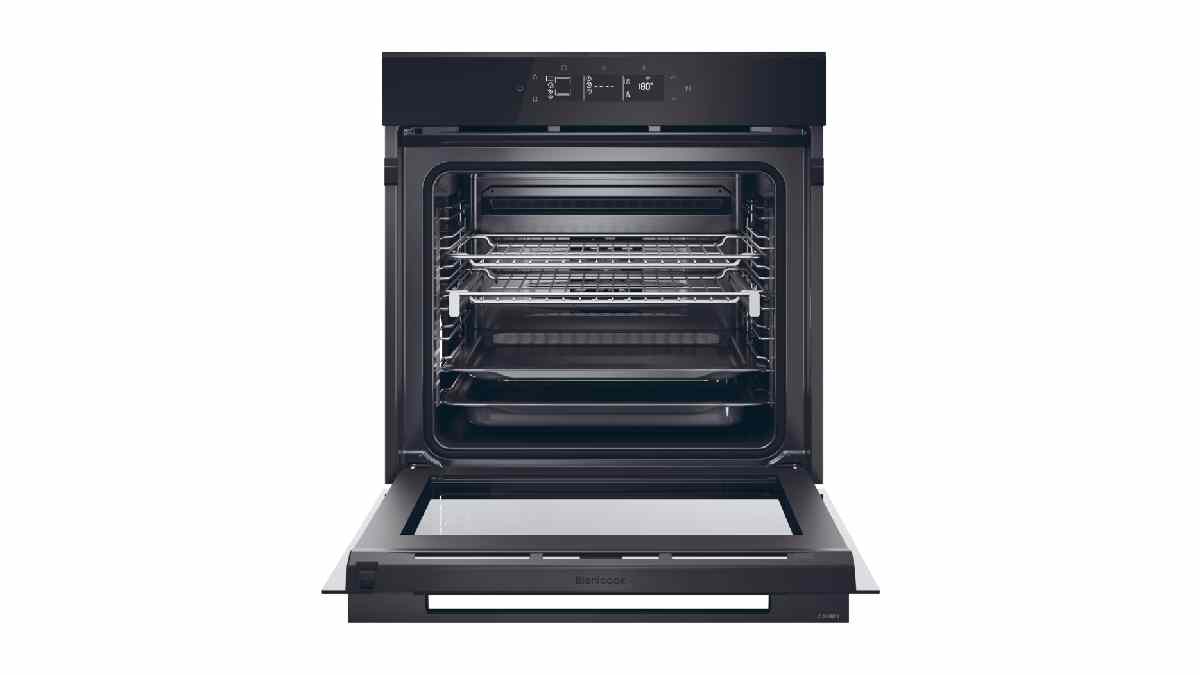 Haier ID Series 4, un horno pirolítico e hidrolítico con una cavidad de 78 litros y 7 niveles 2 horno haier id series 4 abierto