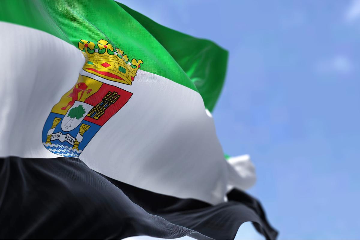 Calendario laboral 2025: calendario con festivos de cada Comunidad Autónoma para descargar e imprimir 6 bandera_de_extremadura_significado_e_historia_54038_orig