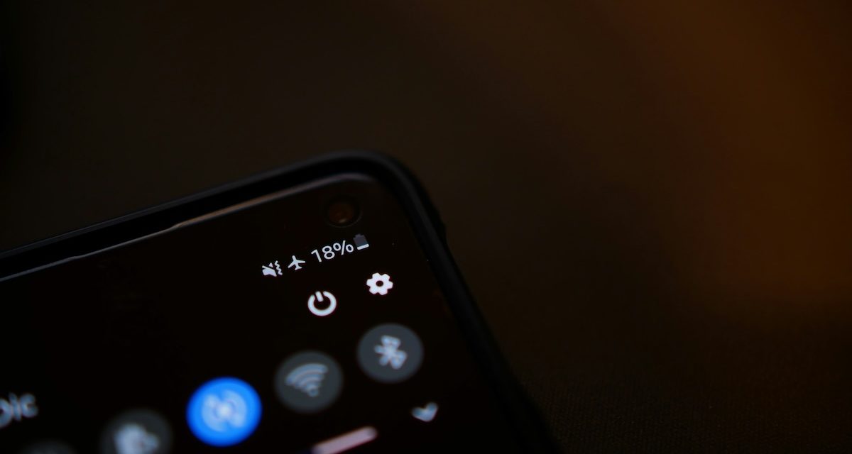 5 trucos para que la batería de tu móvil dure más en los viajes