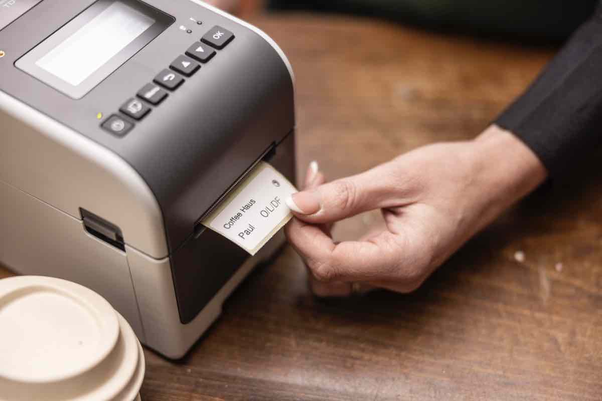 Brother TD-2D, impresoras de etiquetas compactas y veloces con pantalla táctil 2 brother td-2d 2