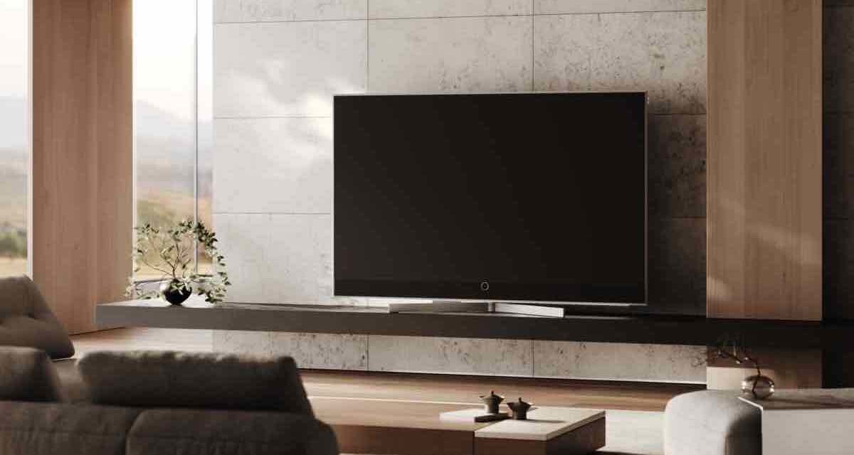 Loewe Stellar, un televisor de diseño particular y peana de granito ahora disponible en 77 y 83 pulgadas