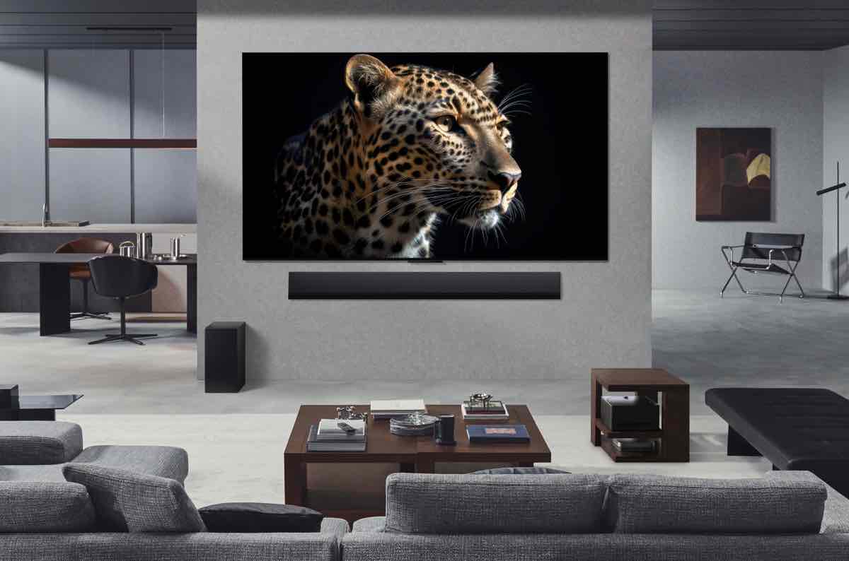 oled-evo-m5-2025-output-cut2