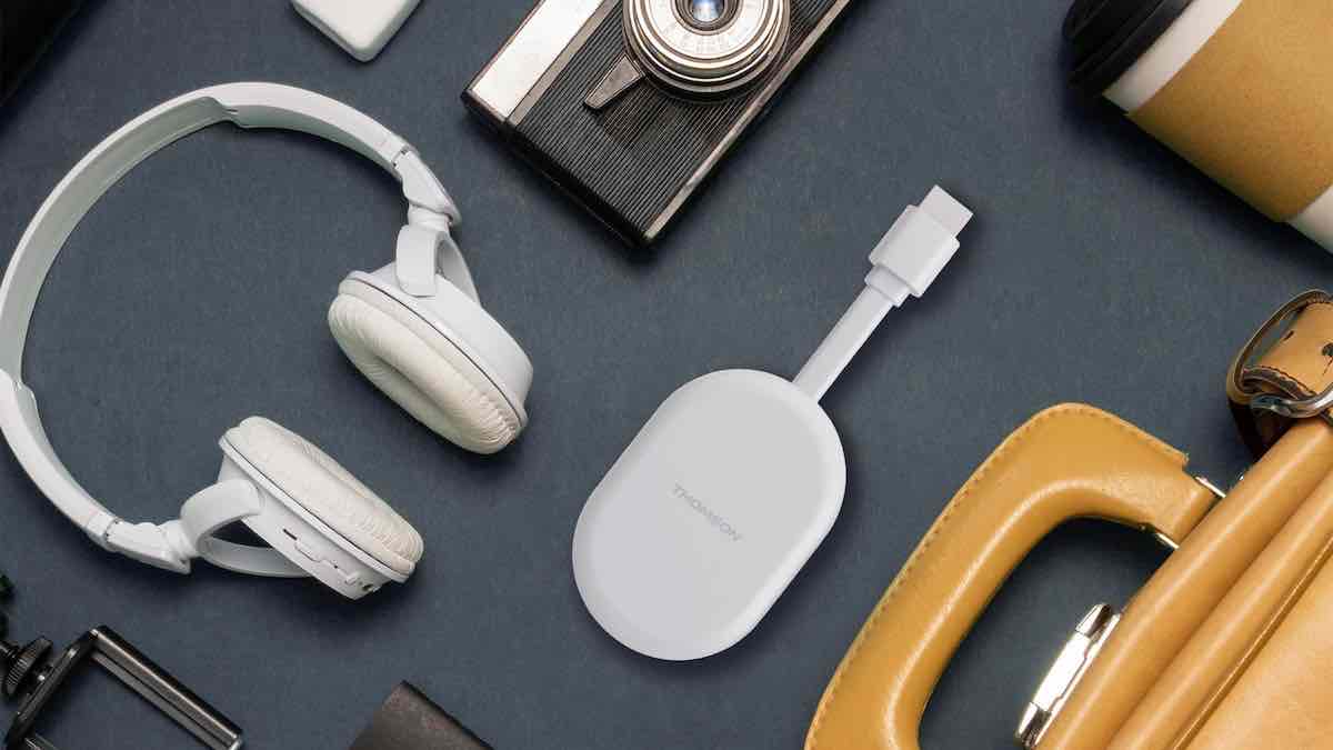 THOMSON Go Collection, televisores y dispositivos para ver contenido en cualquier lugar 8 thomson_cast_150_flat_lay
