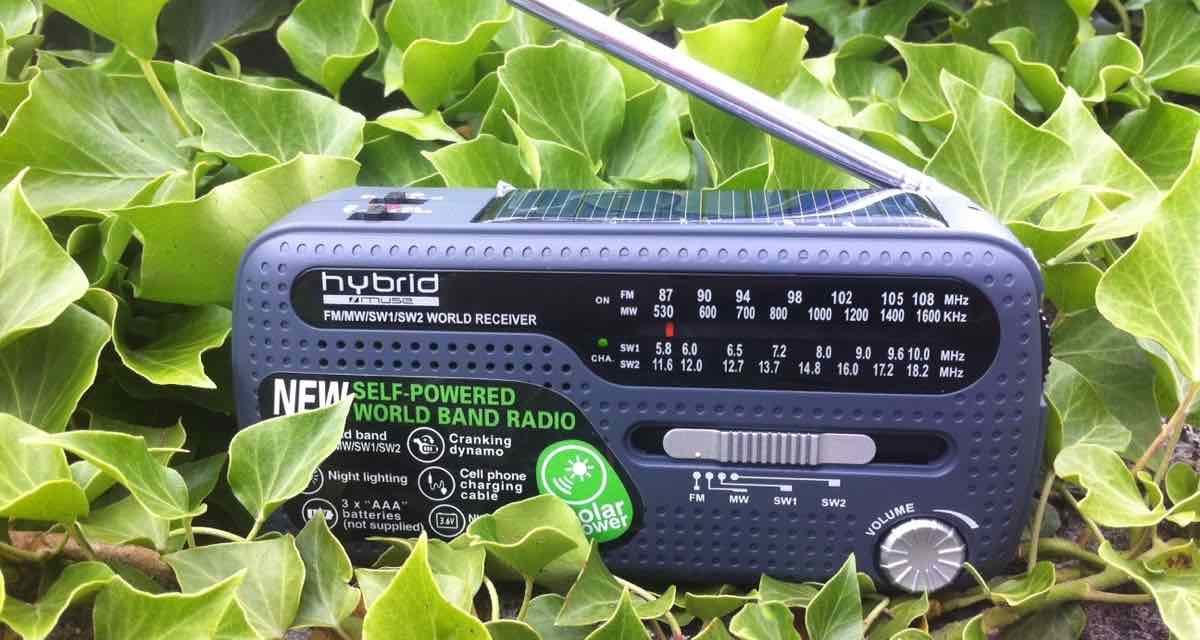 MUSE MH-07 DS, una radio a pilas con linterna LED que sirve como ‘powerbank’ para el móvil