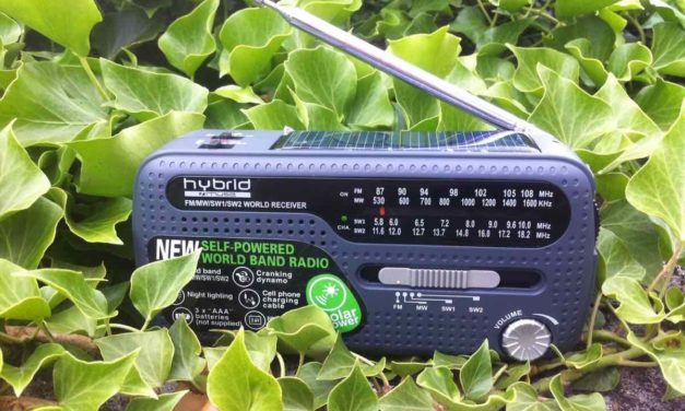 MUSE MH-07 DS, una radio a pilas con linterna LED que sirve como ‘powerbank’ para el móvil