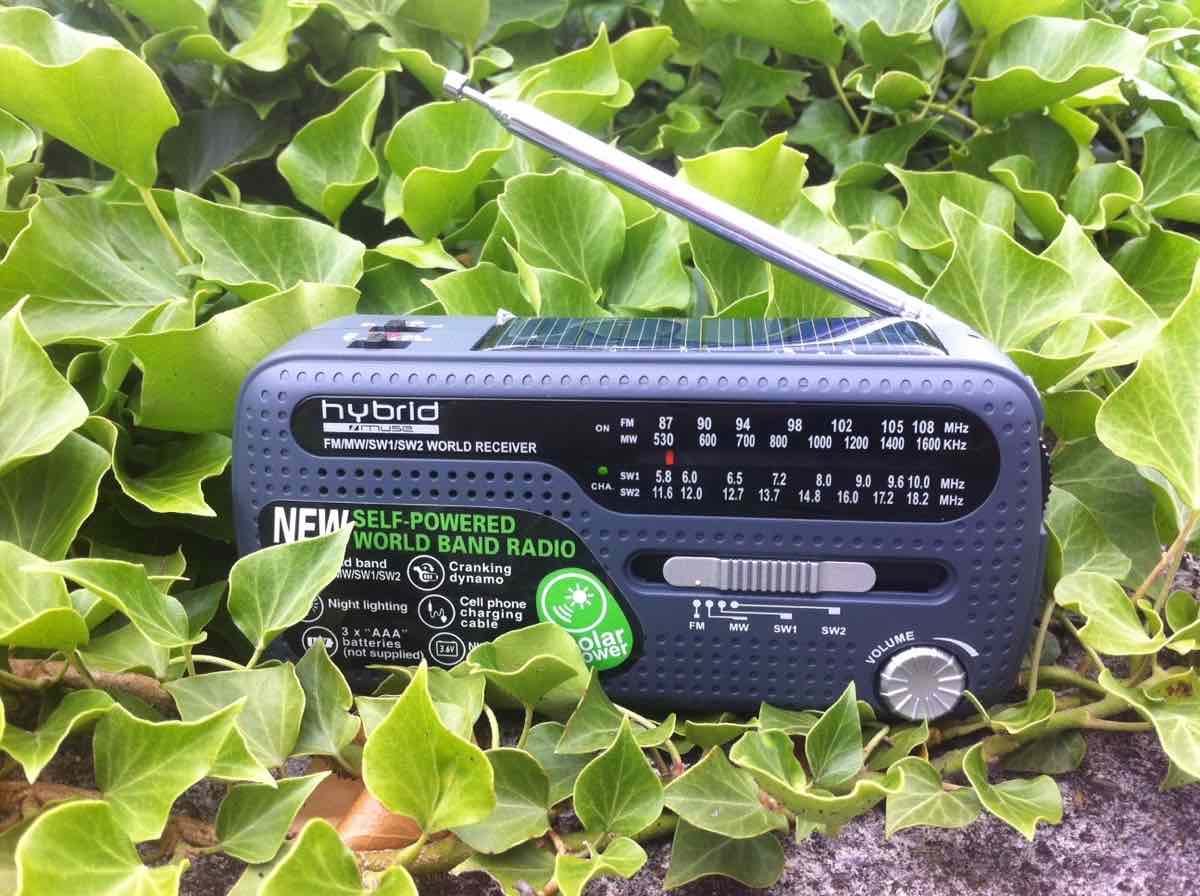 MUSE MH-07 DS, una radio a pilas con linterna LED que sirve como 'powerbank' para el móvil 1 MH-07 DS front 2