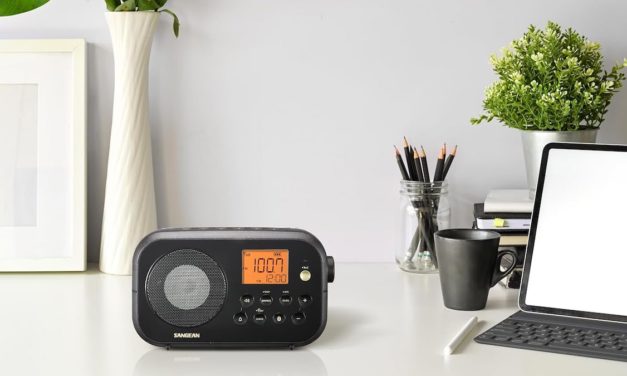 Sangean Traveller 120, una radio portátil con Bluetooth a pilas y despertador