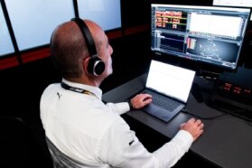 Gestión masiva de datos y equipos todoterreno: así funciona la alianza de Lenovo con la F1 2 Gestión masiva de datos y equipos todoterreno así funciona la alianza de Lenovo con la F1 2