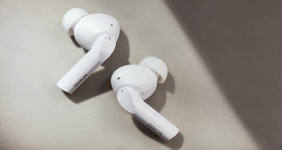 Denon AH-C840NCW, auriculares inalámbricos con cancelación de ruido y resistentes al sudor para deportistas