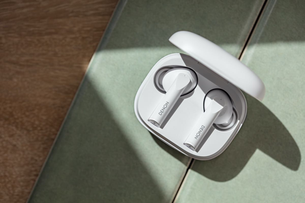 Denon AH-C840NCW, auriculares inalámbricos con cancelación de ruido y resistentes al sudor para deportistas 2 Low–Denon AH-C840NCW Beauty 006