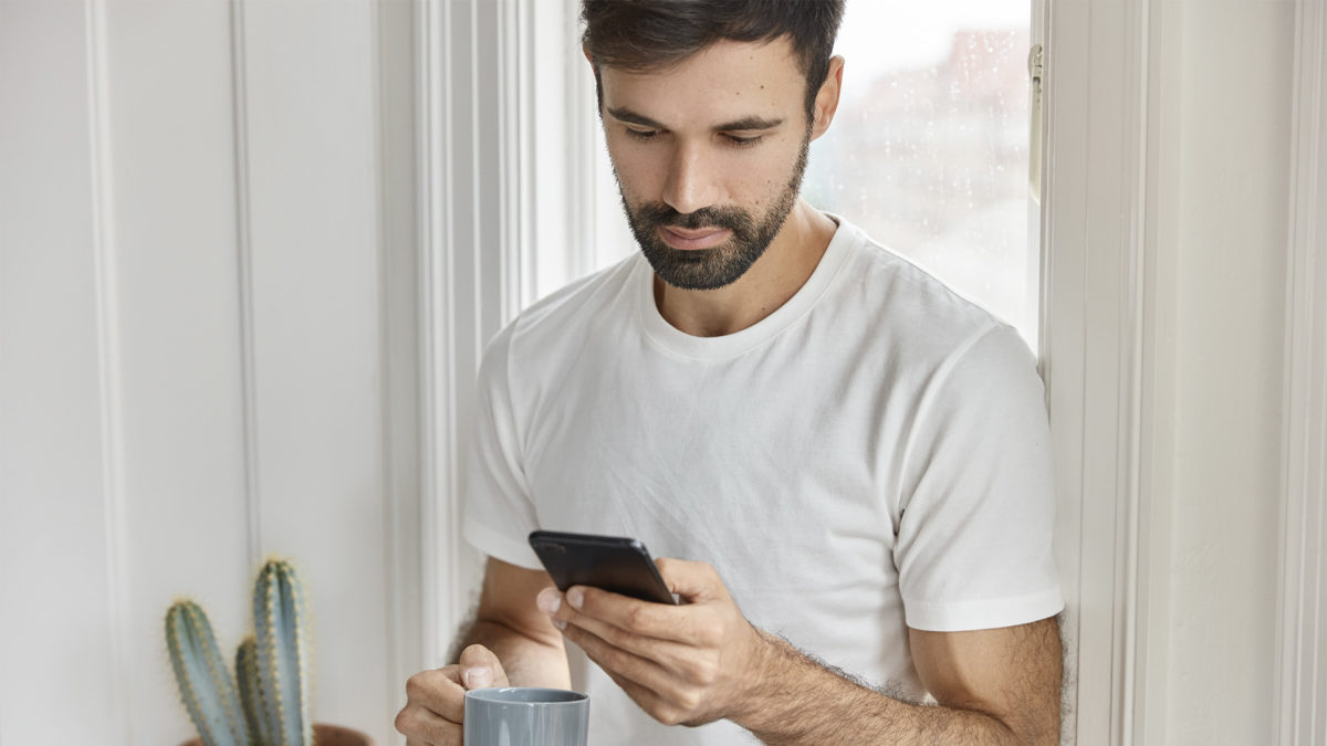 Trucos con los que evitar estafas en WhatsApp y por SMS en 2025 - Verifica la identidad del remitente