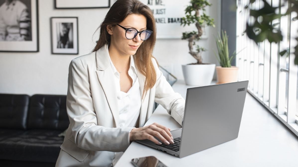 Acer TravelMate X14 AI, portátiles para profesionales ligeros y resistentes