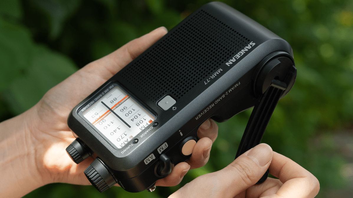 Sangean MMR-77, una radio portátil de emergencia a pilas con señal acústica de aviso 1