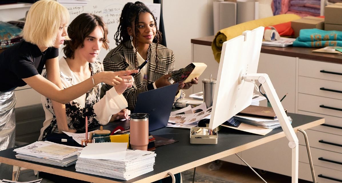 LG Smart Monitor Swing, monitores portátiles y flexibles con smart TV incorporada para el trabajo y el ocio