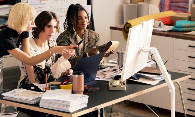 LG Smart Monitor Swing, monitores portátiles y flexibles con smart TV incorporada para el trabajo y el ocio