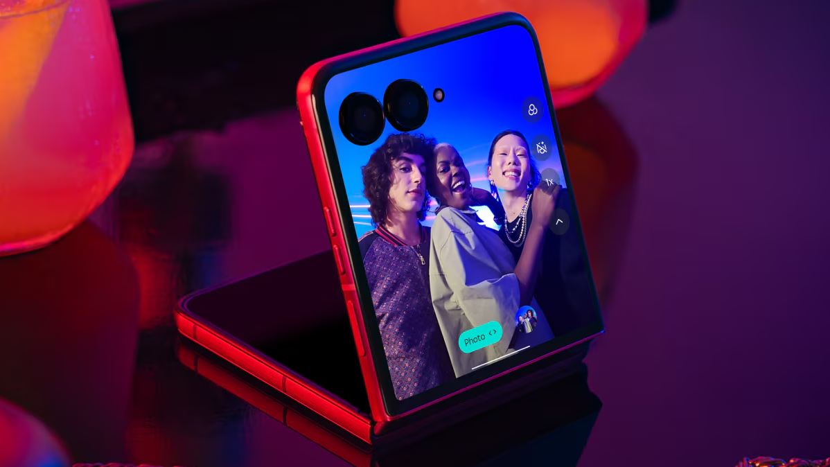 motorola razr 60 Ultra, un móvil plegable con estilo y triple cámara de 50 MP 1 motorola razr 60 ultra (14)