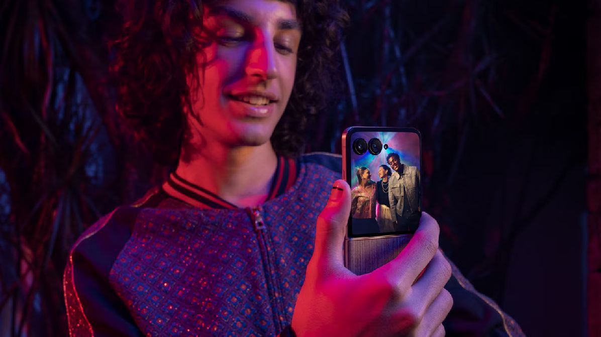 motorola razr 60 Ultra, un móvil plegable con estilo y triple cámara de 50 MP 16 motorola razr 60 ultra (16)
