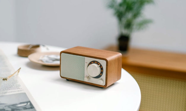 WR-7 Plus de Sangean: radio FM compacta con diseño atemporal y conectividad actual