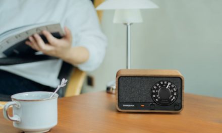 Sangean WR-8, una radio AM/FM con Bluetooth y diseño clásico de madera