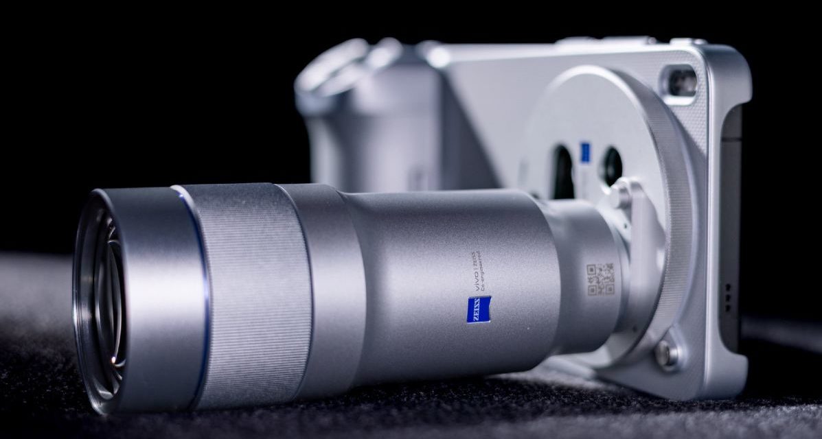 vivo X300 Ultra, un teléfono de gama alta con cámaras y extensor teleobjetivo de ZEISS