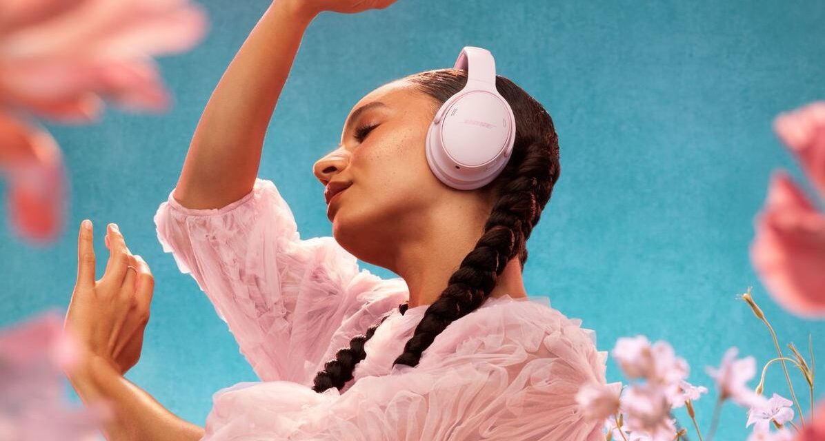 Bose estrena un florido color en sus auriculares QuietComfort y altavoces SoundLink