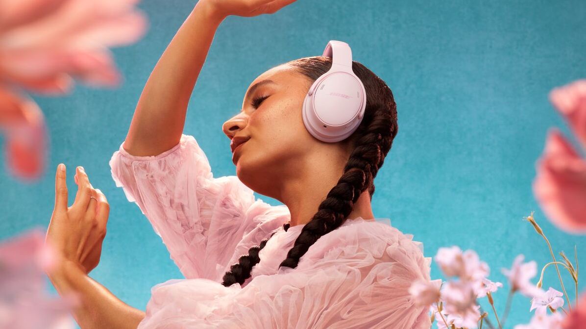 Bose estrena un florido color en sus auriculares QuietComfort y altavoces SoundLink 1 Bose QuietComfort Headphones Petal Pink