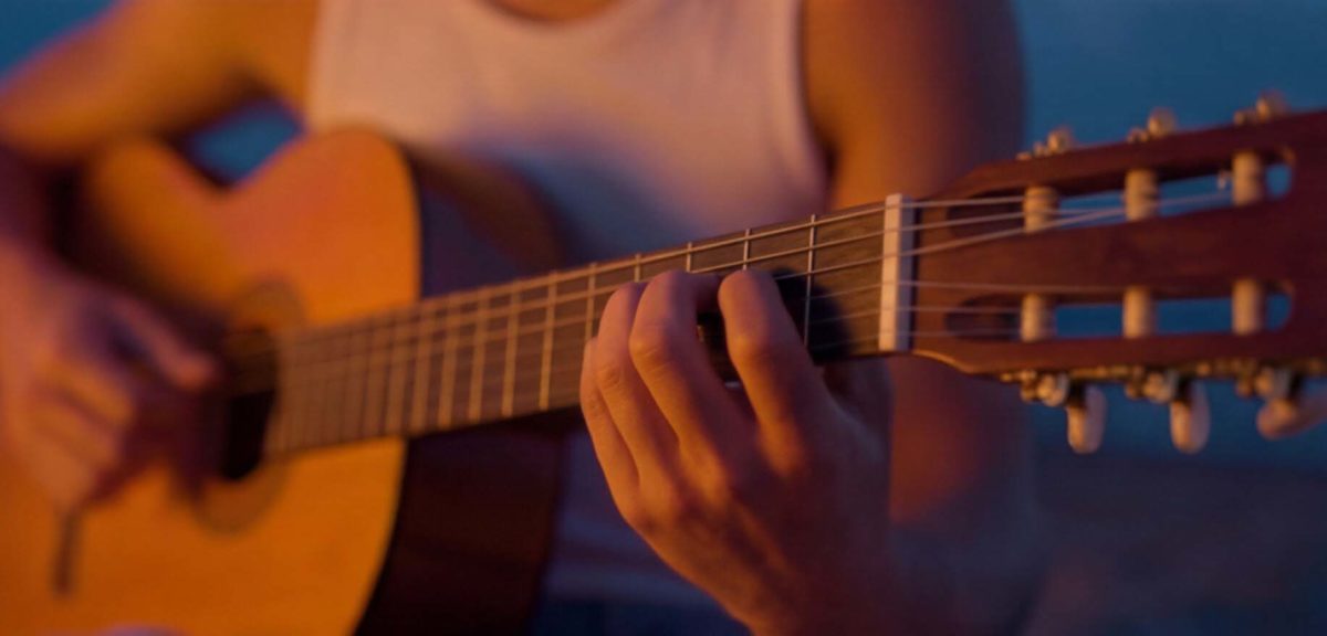 ¿El fin del cine tradicional? Magnific presenta un film creado en 10 días sin actores ni cámaras 3 Candela-Magnific-Guitar