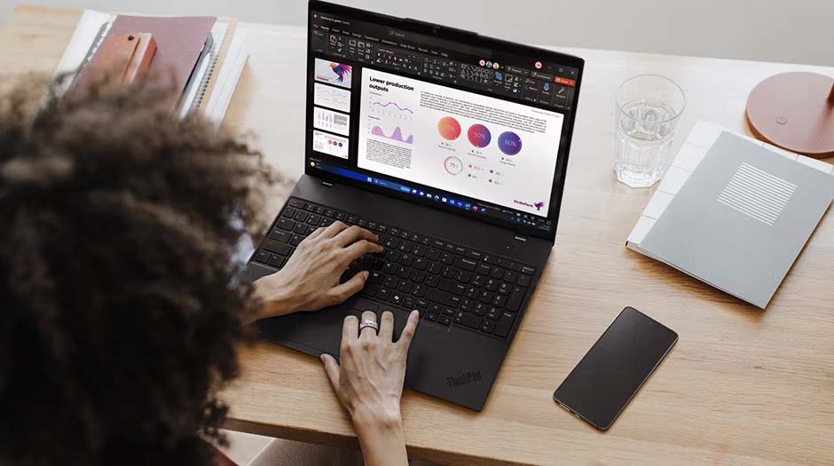 La oficina inteligente: de chatear con la IA a trabajar con ella en los Lenovo Copilot+ PC 1 Lenovo Copilot+ PC (3)