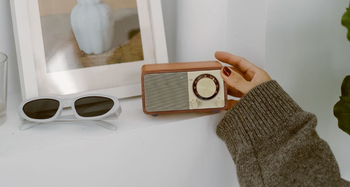 Las 7 características clave de la radio FM Sangean WR-7 Plus