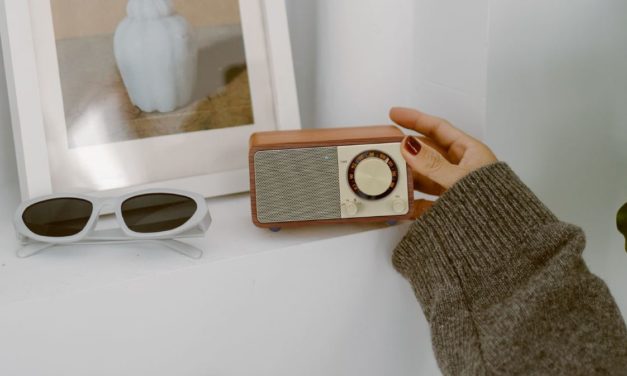Las 7 características clave de la radio FM Sangean WR-7 Plus