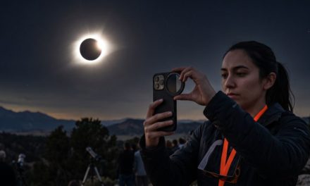 6 consejos para no dañar la cámara del móvil en el eclipse solar del 12 de agosto