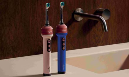 Dyson CameraJet, así funciona el primer cepillo sónico con cámara macro e irrigación inteligente