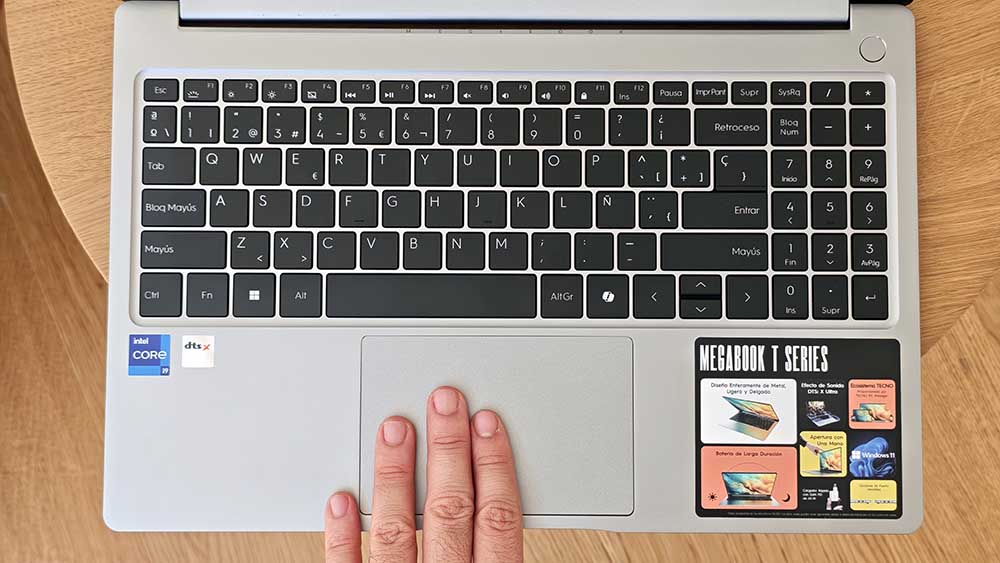 Tecno-Megabook-12