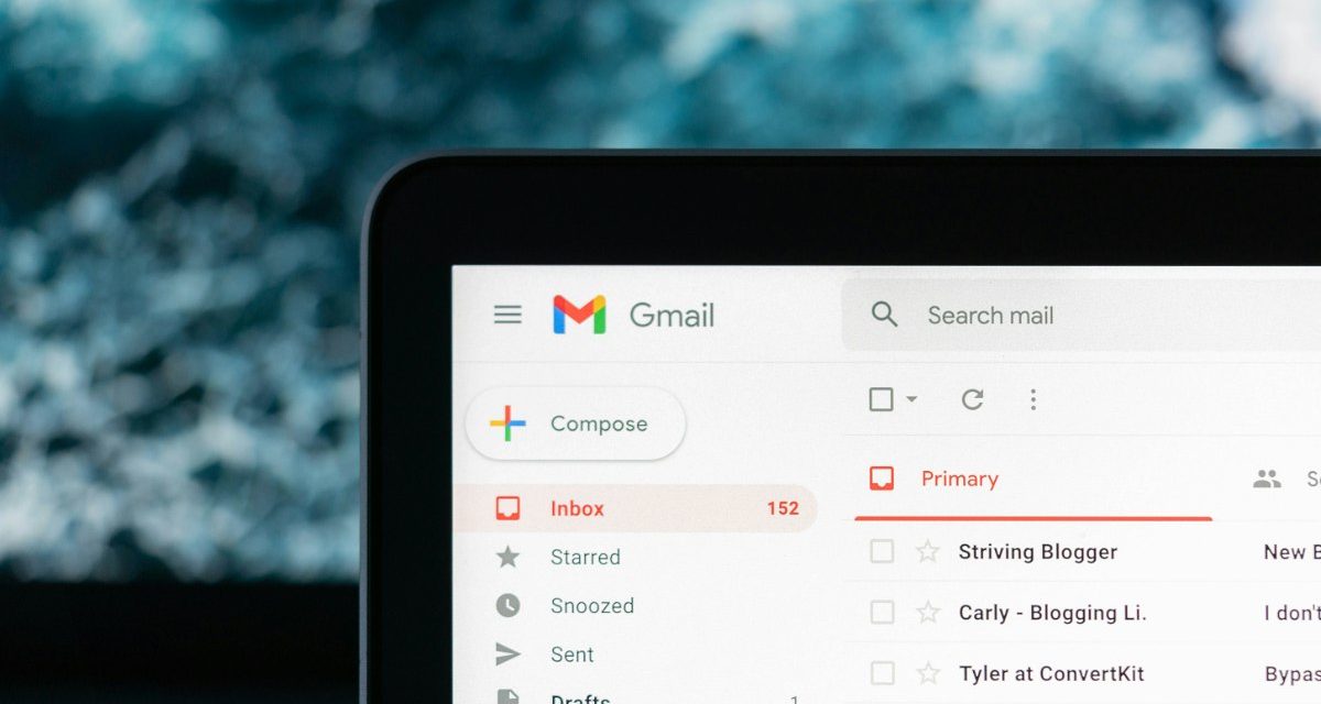 Cómo quitar las estrellas y los marcadores azules de la bandeja de correo de Gmail