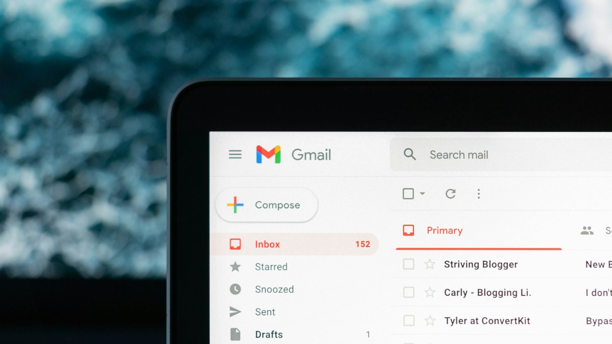 Cómo quitar las estrellas y los marcadores azules de la bandeja de correo de Gmail