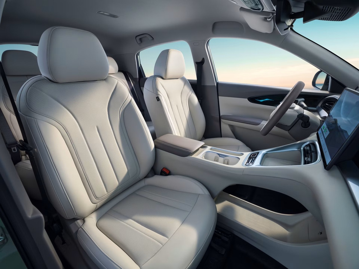 Geely E2 (12)