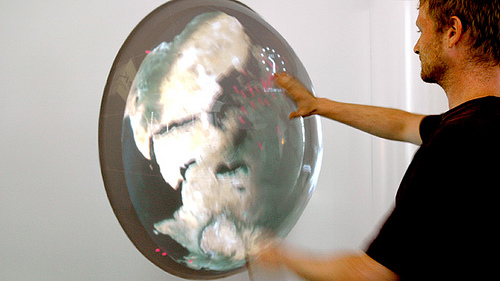 Una pantalla-esfera para controlar con las manos
