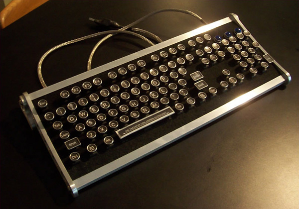 The Aviator, teclados artesanales de diseño steampunk
