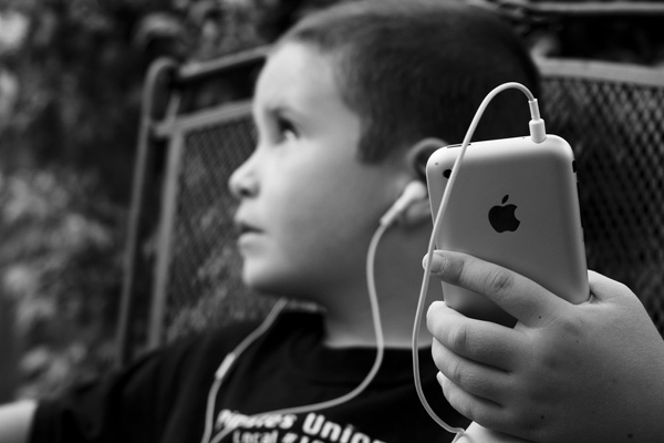 Pocket Tunes Radio, un programa para escuchar la radio en el iPhone 4 PocketTunesRadio2