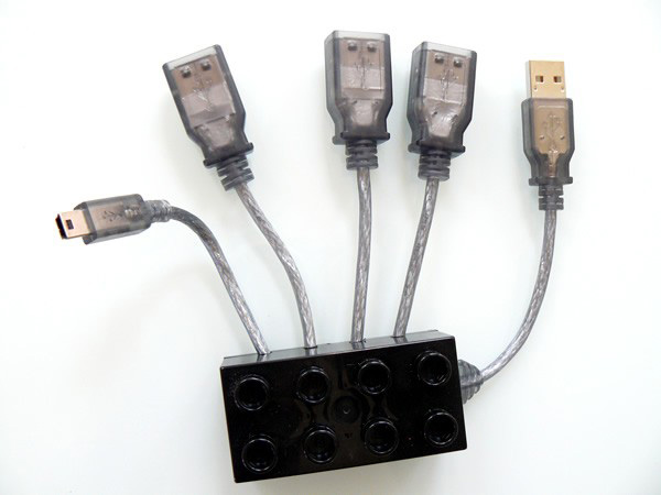Lego Duplo Brick, un hub USB de 4 puertos hecho con piezas de Lego 4 LegoDuploBrick2