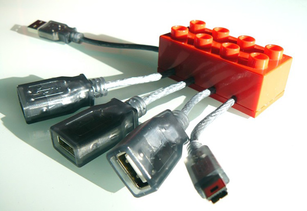 Lego Duplo Brick, un hub USB de 4 puertos hecho con piezas de Lego
