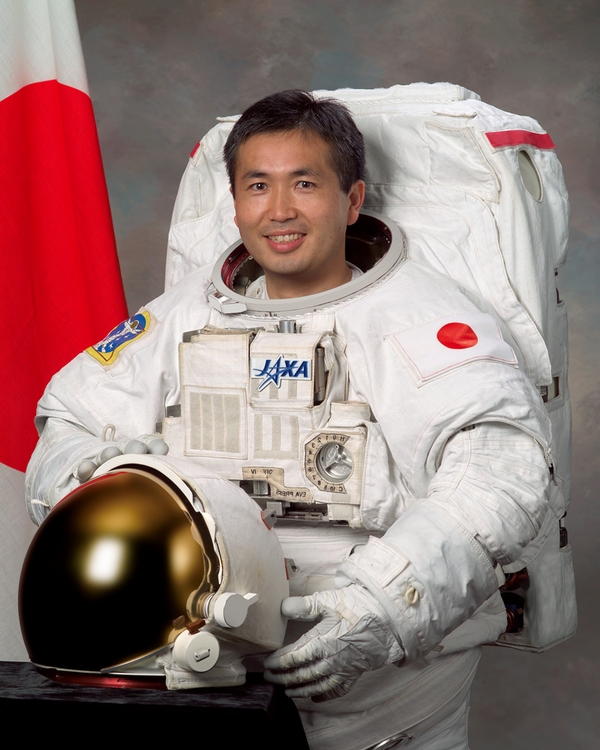 Un astronauta japonés volará en alfombra por el espacio a petición popular