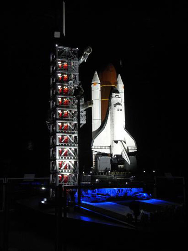 Un transbordador espacial hecho con 65.000 bloques de Lego 5 2009_04_10_Transbord Lego2