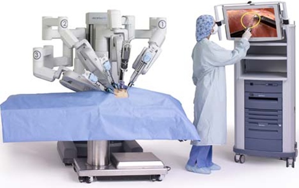 Da Vinci Surgical Si, un robot cirujano que opera a distancia en 3D y alta definición