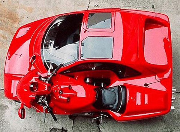 Snaefell, una moto de tres plazas con sidecar en forma de coche deportivo