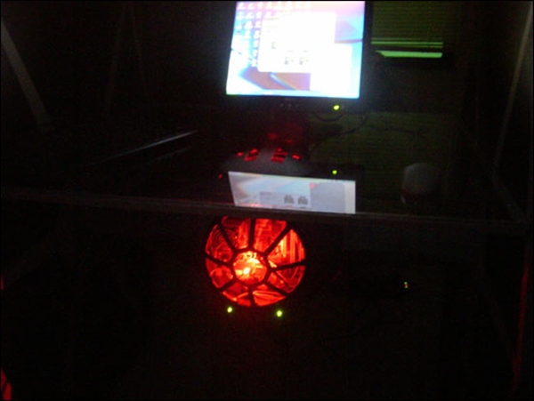 Mesa-CPU con forma de Caza TIE de Star Wars 4 portada caza tie 2