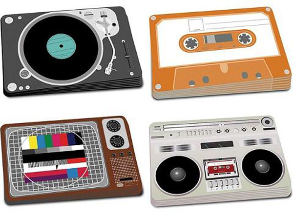 Manteles vintage para comer sobre una tele, un tocadiscos, un cassette o una radio